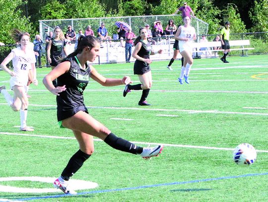 GIRLS’ VARSITY SOCCER TEAM WINS