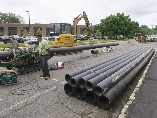 WORK ON WEST OAKWOOD AVENUE WATER MAIN