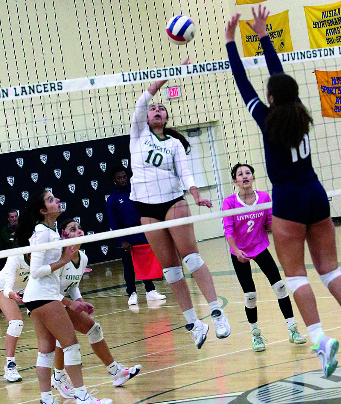 LHS GIRLS VARSITY VOLLEYBALL TEAM REIGNS SUPREME