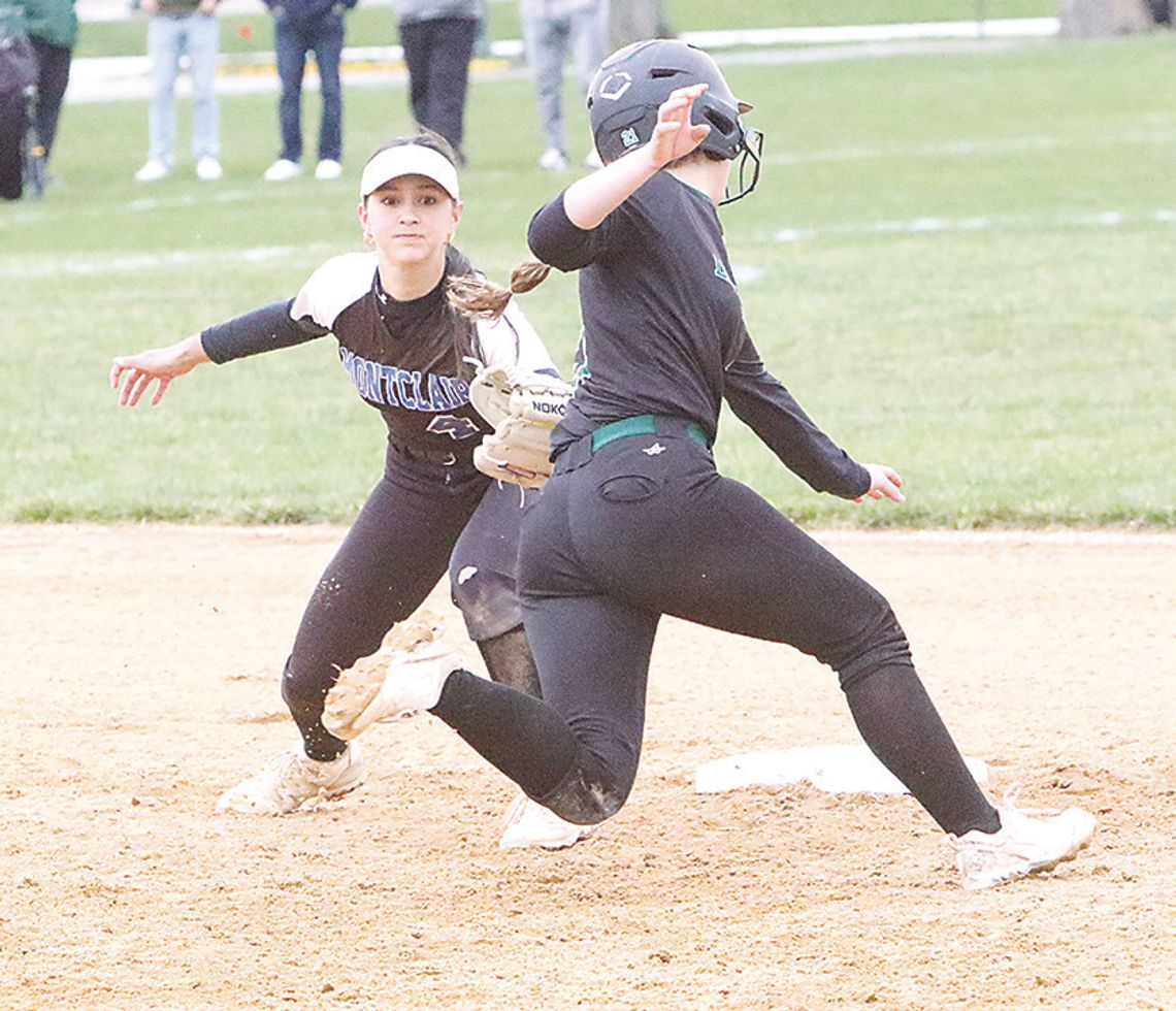 LHS Softball Team Starts Season With 3-2 Record