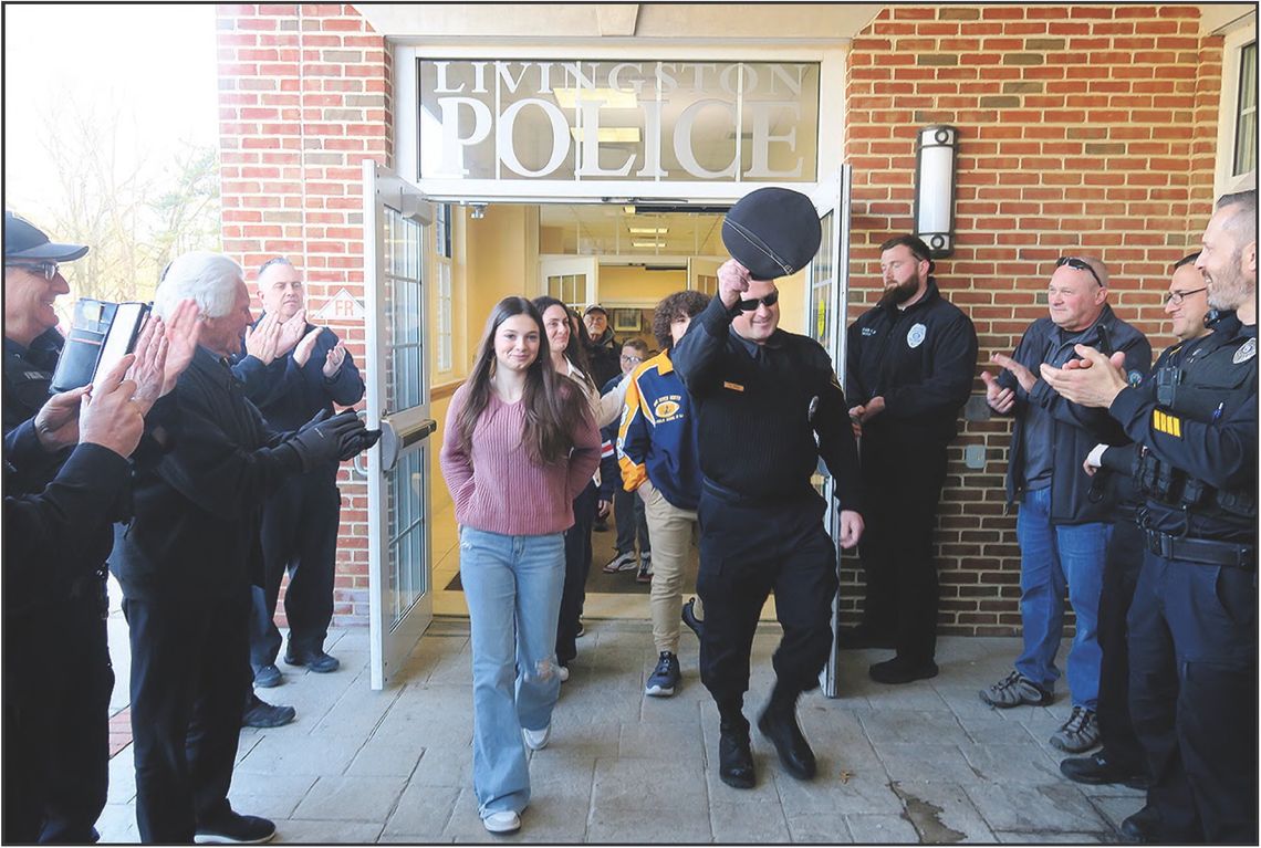 Police Officer Joe Wnek Retires After 27 Years