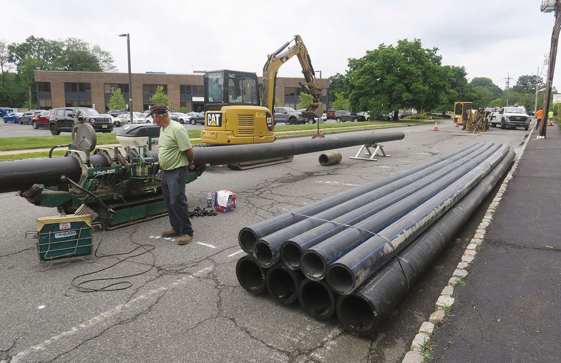 WORK ON WEST OAKWOOD AVENUE WATER MAIN